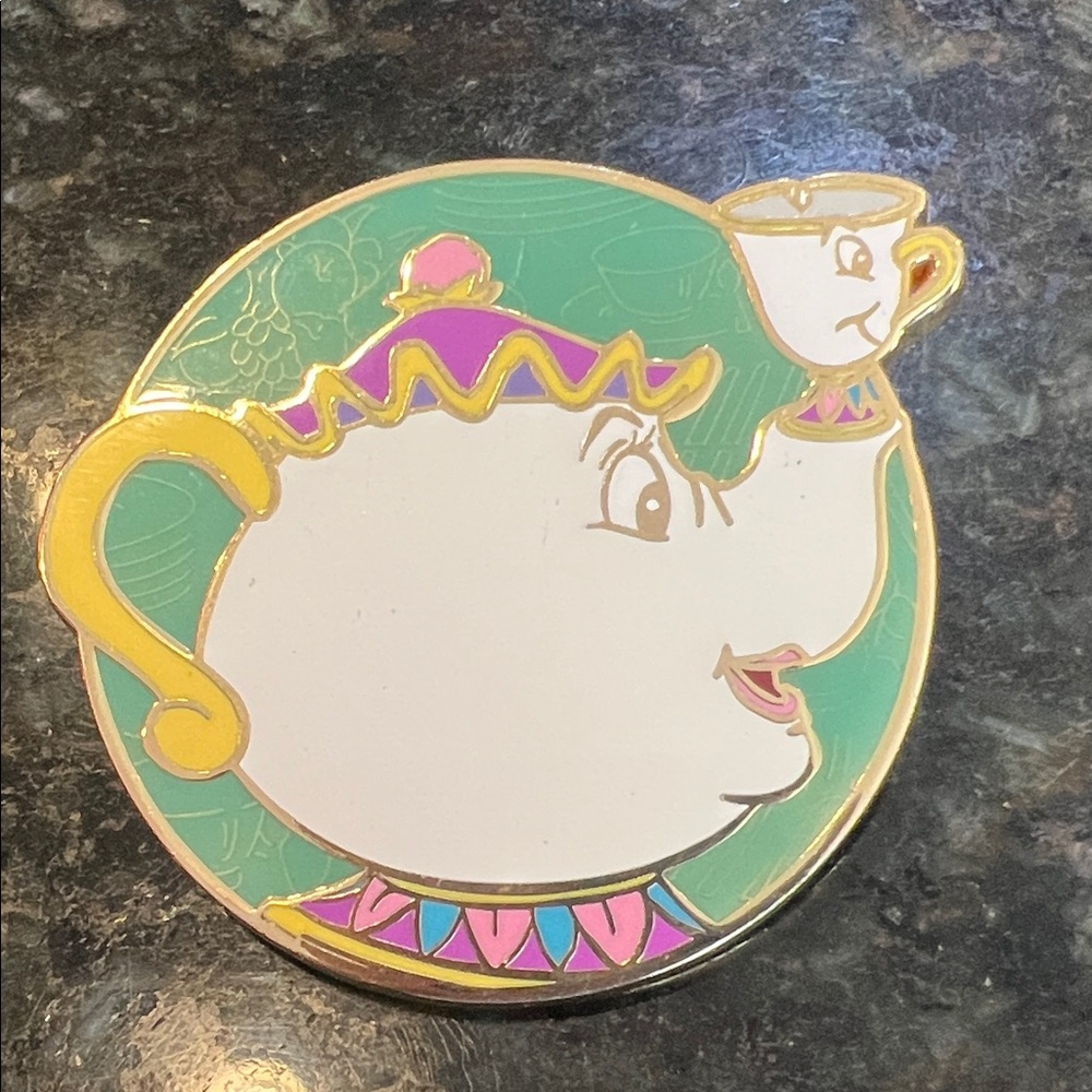 Disney Mrs. Potts and Chip Fantasy pin LE 50 2.5in